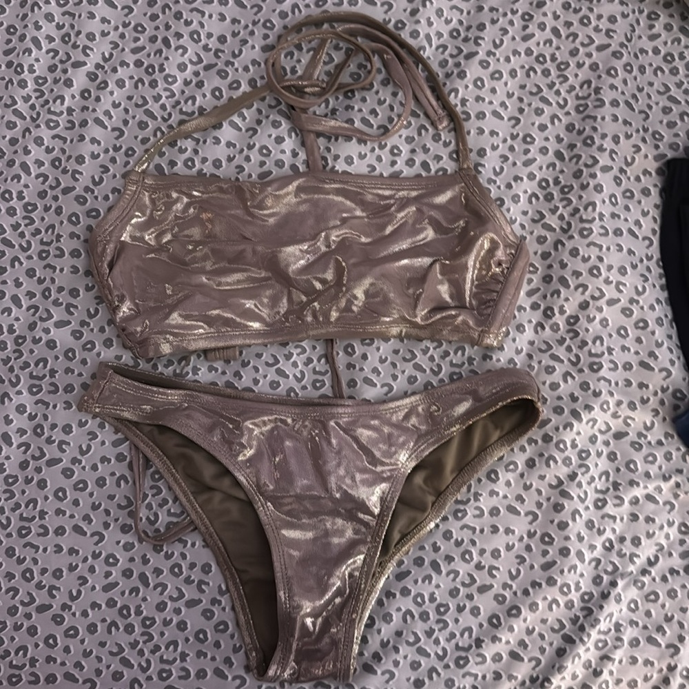 Bikini - Picture 2 of 5